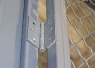 Серый раздел ячеистой сети цвета обшивает панелями одиночную прикрепленную на петлях дверь клетки безопасностью антиржавейную поставщик
